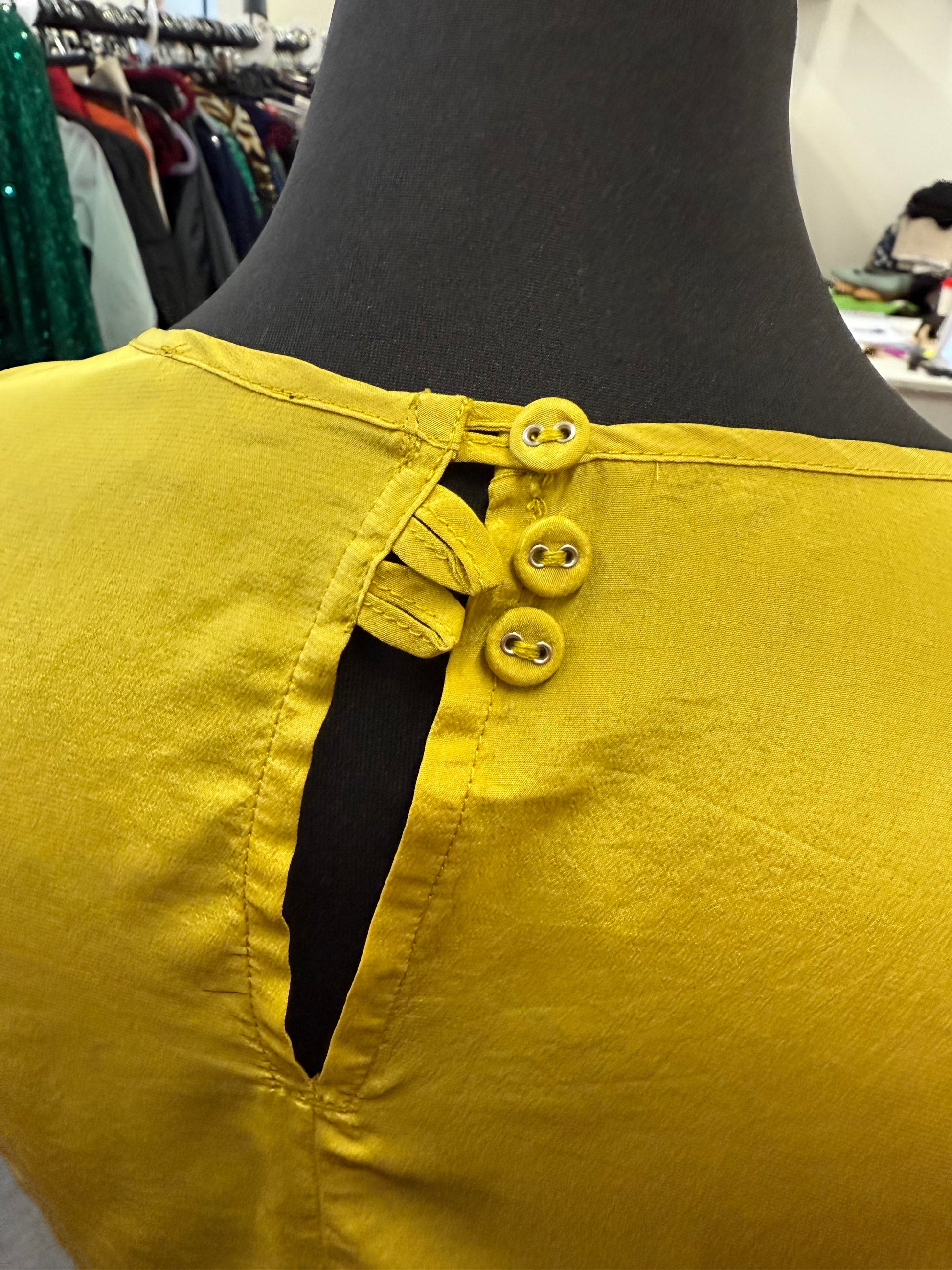 M&S bow detail top