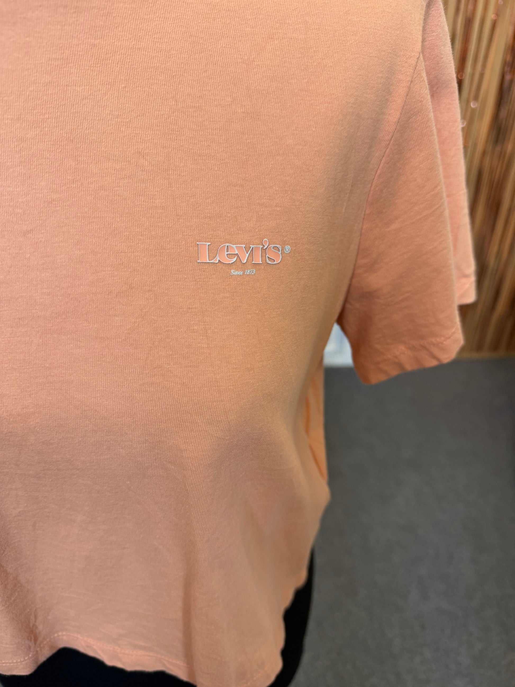 Levi’s peach crop t-shirt