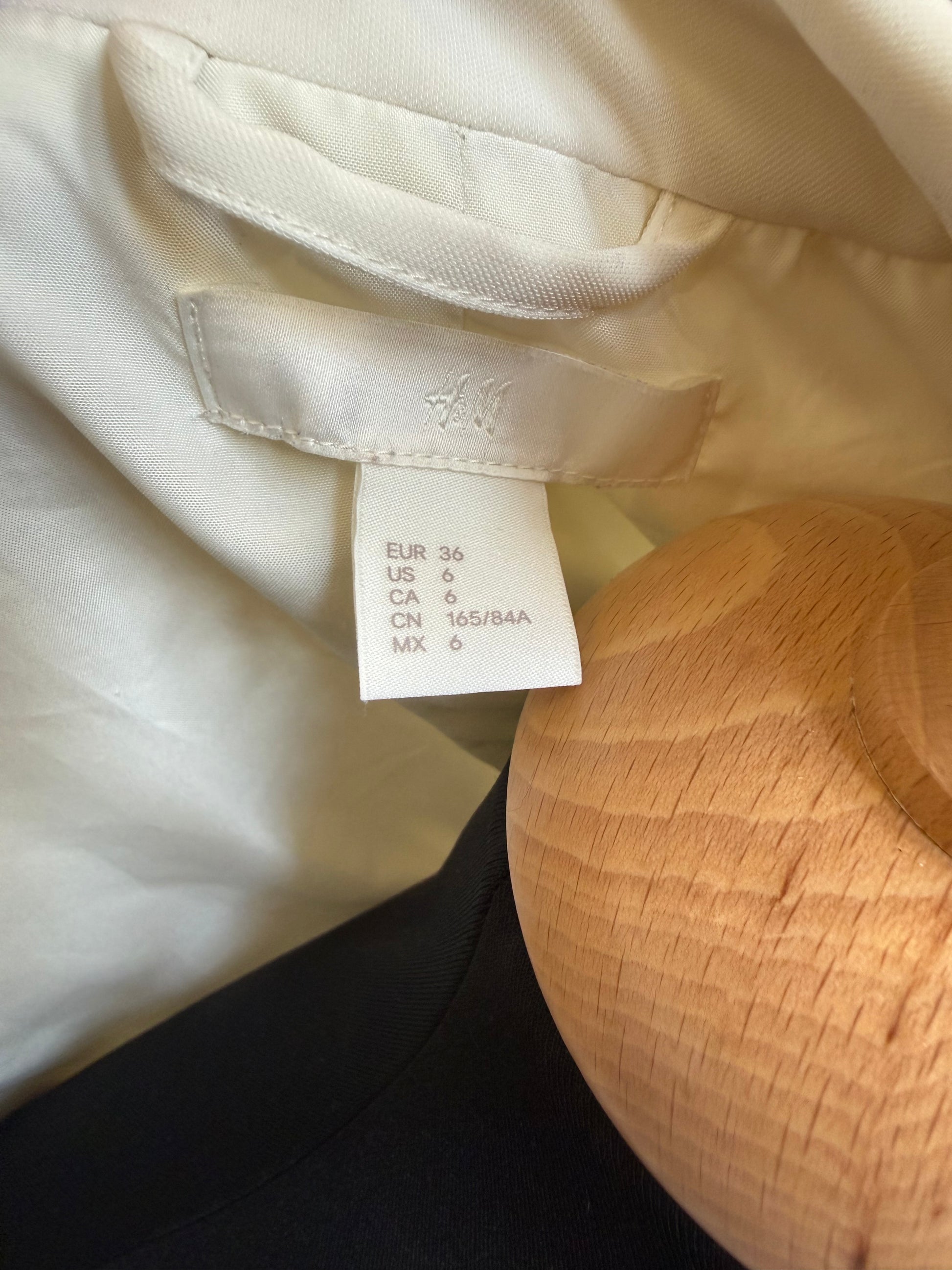 H&M white fitted blazer