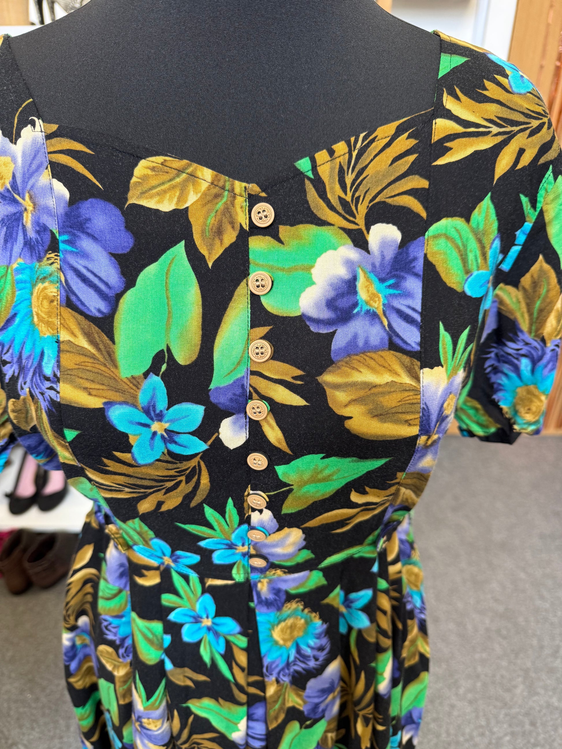 Vintage Erika Dresses floral midi dress