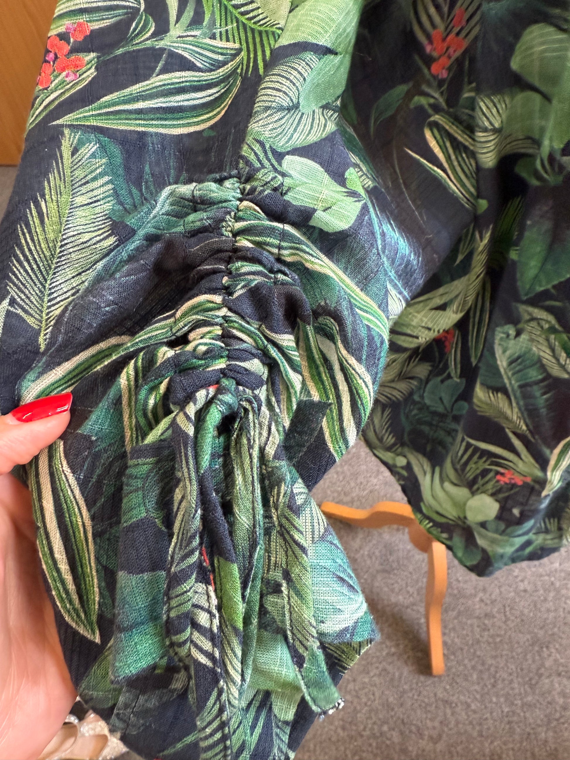 Phase Eight hawaiian print oversize