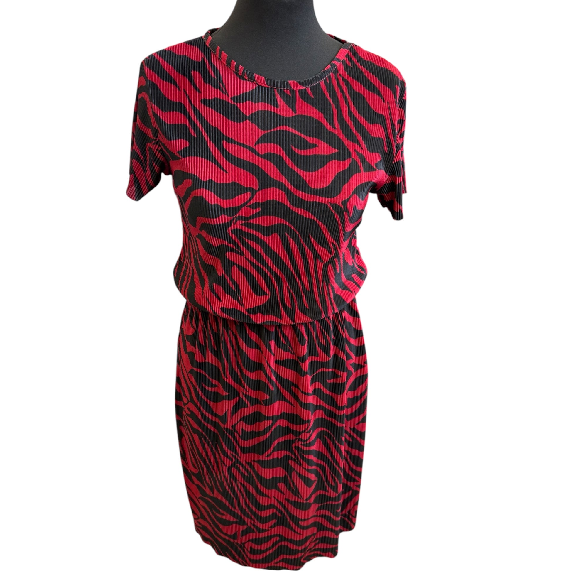 Very red and black crinkle short sleeved dress