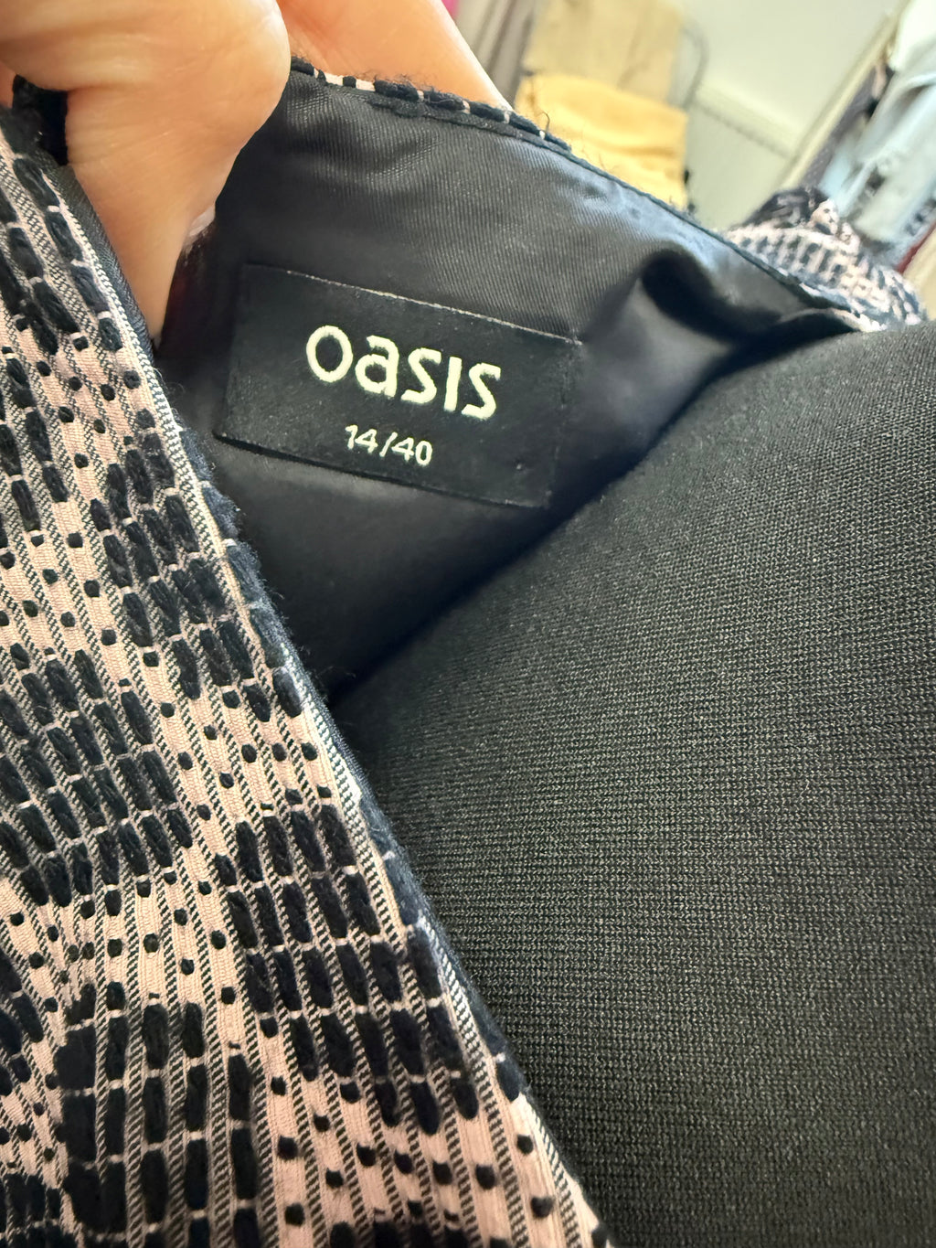 Oasis short sleeved circle pattern jacquard dress