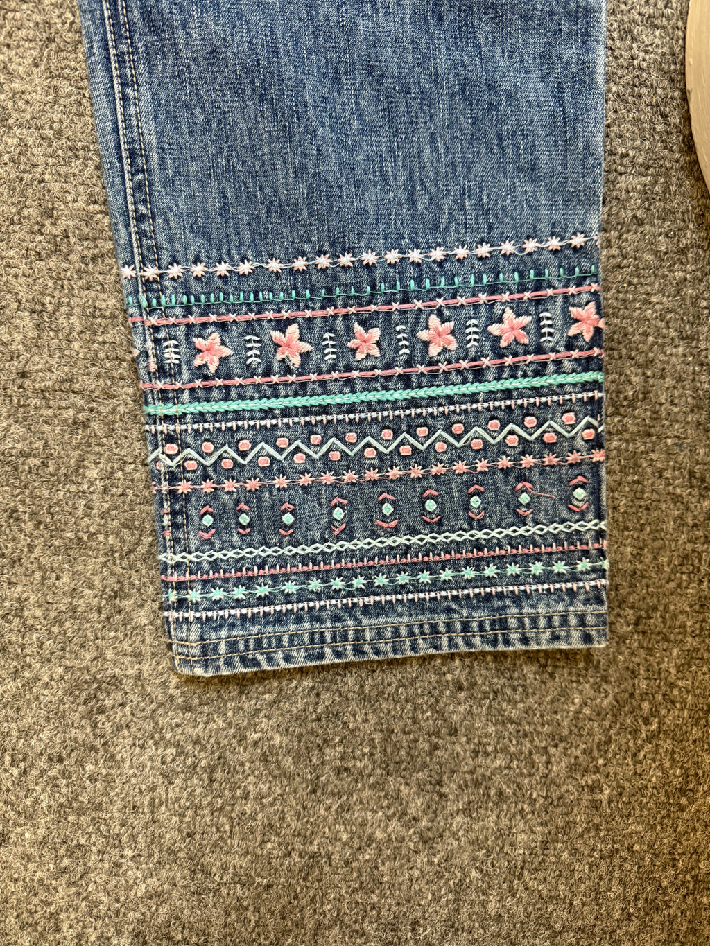 Mexx embroidered bottom straight jeans
