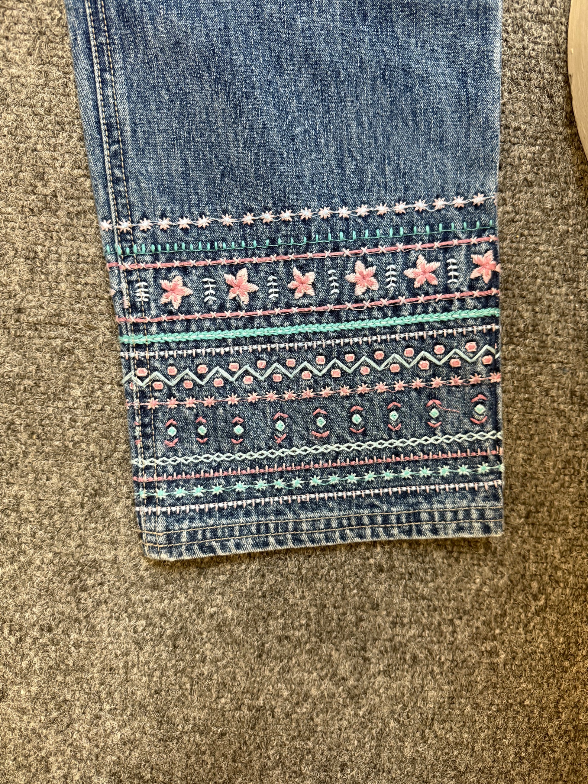 Mexx embroidered bottom straight jeans